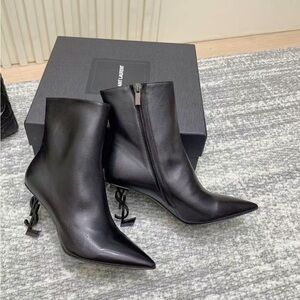 Chic Black Heeled Boots